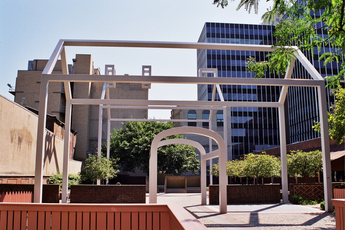 "Ghost House" outlining the former location of Benjamin Franklin's House