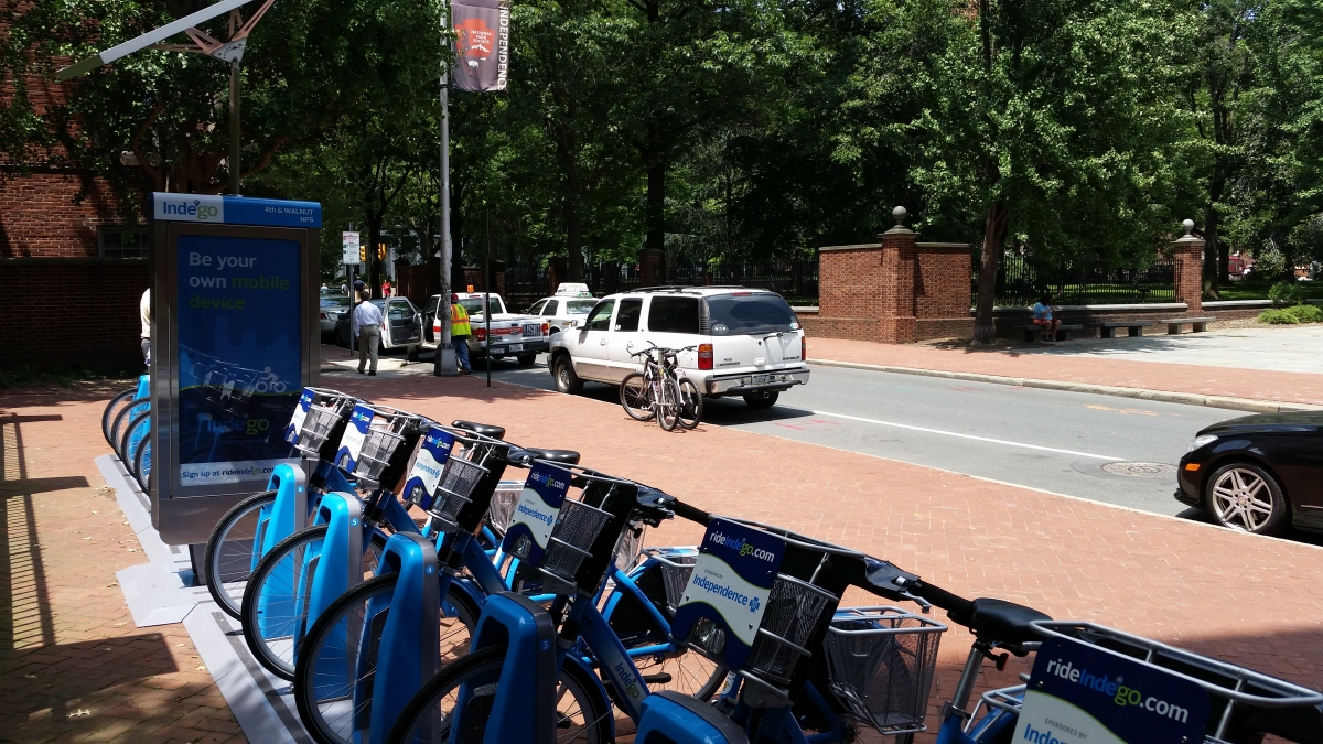Indego Station behind Second Bank of the United States on Walnut Street