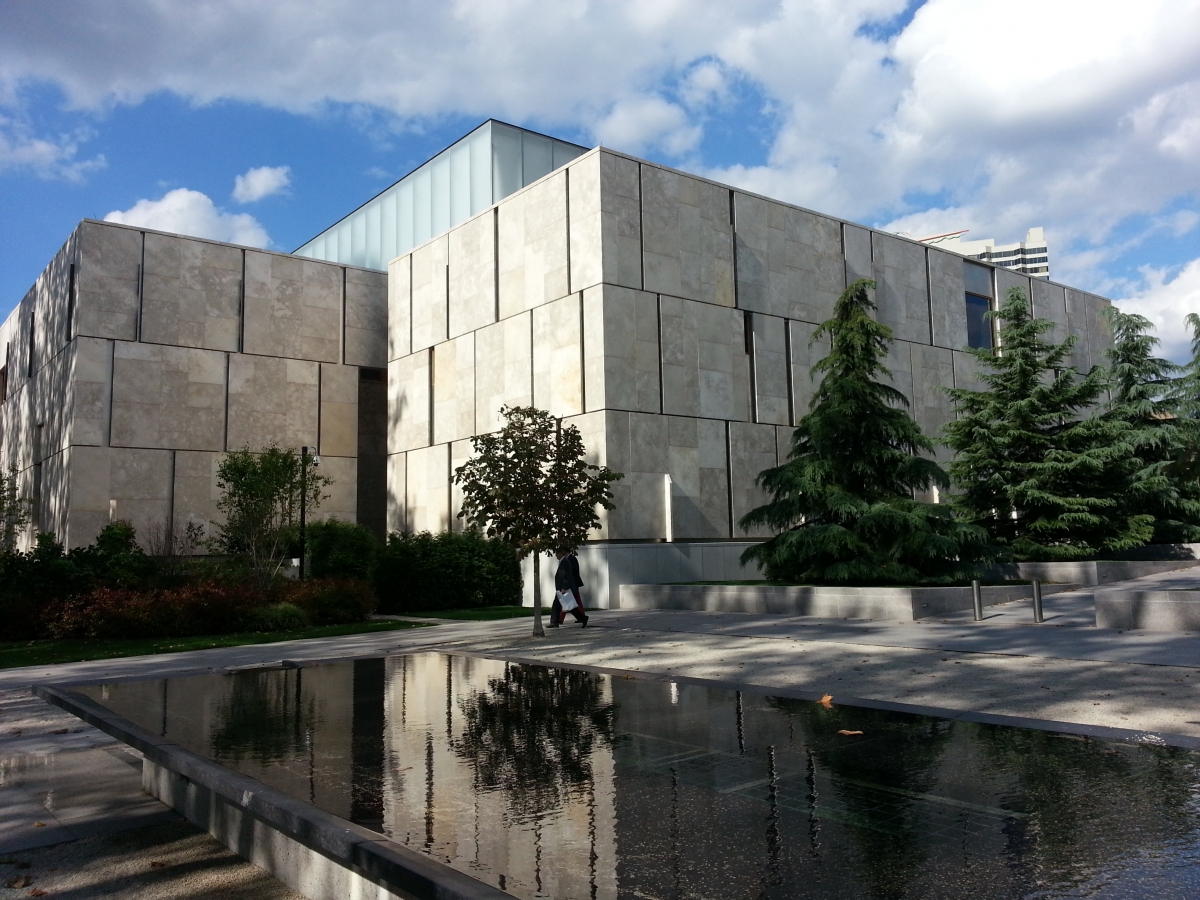 The Barnes Foundation as viewed from the Benjamin Franklin Parkway