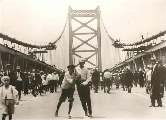Delaware River Bridge (Ben Franklin Bridge), It Is Estimated That 250,000 Walked Across The Bridge On July 1, 1926