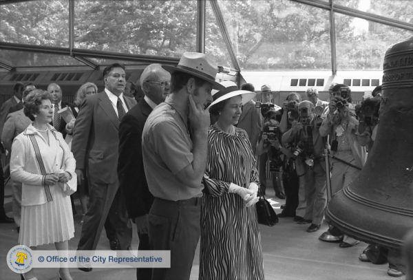 Her Majesty Queen Elizabeth II Visiting the Liberty Bell at Independence National Historical Park with Mayor Frank Rizzo and Superintendent Hobie Cawood, July 4, 1976 (Credit: City of Philadelphia, Office of City Representative)