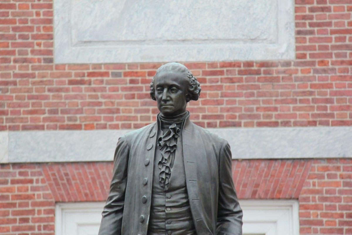 Statue of George Washington in front of Independence Hall