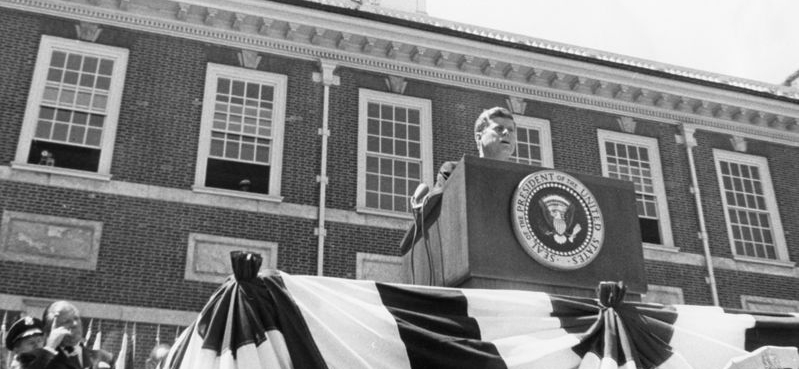 n his speech, President Kennedy praised the American democratic system which encourages differences and allows for dissent, discussed the enduring relevance of the Constitution of the United States and The Declaration of Independence, and addressed the role of the United States of America in relation to the emerging European Community. 